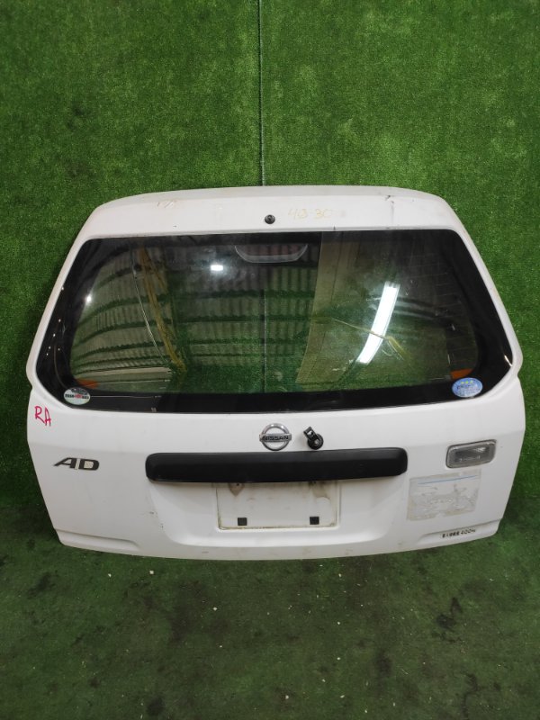 Дверь задняя багажника Nissan Ad VHNY11 QG18DE