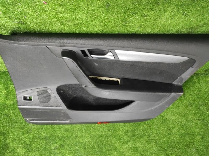 Обшивка двери Volkswagen Passat CAX передняя правая
