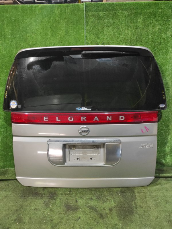 Дверь задняя багажника Nissan Elgrand NE51 VQ35DE