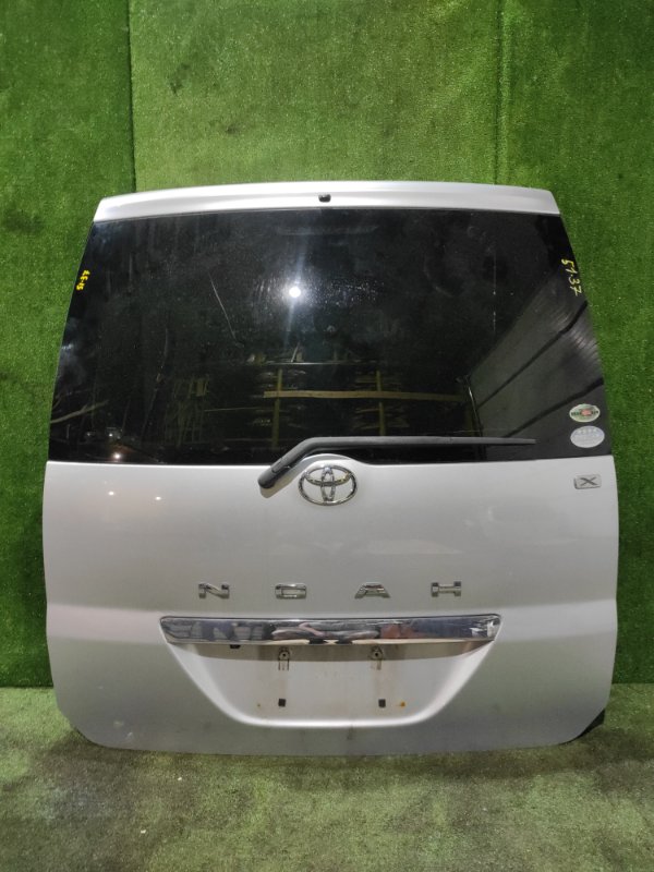 Дверь задняя багажника Toyota Noah AZR60 1AZ-FSE