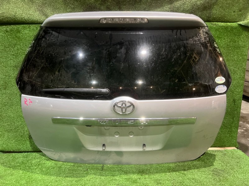 Дверь задняя багажника Toyota Wish ZNE10G 1ZZ-FE