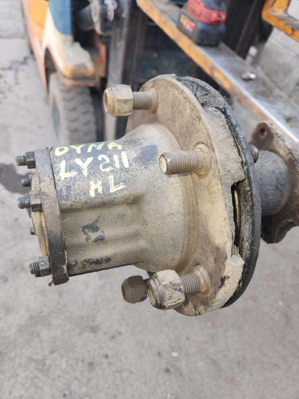Ступица Toyota Dyna LY211 задняя левая