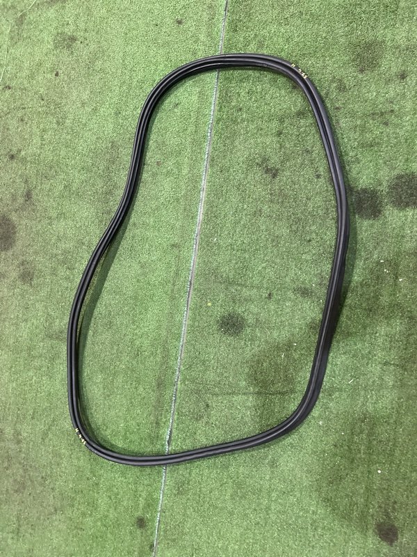 Уплотнитель багажника Toyota Spade NCP141 1NZ-FE