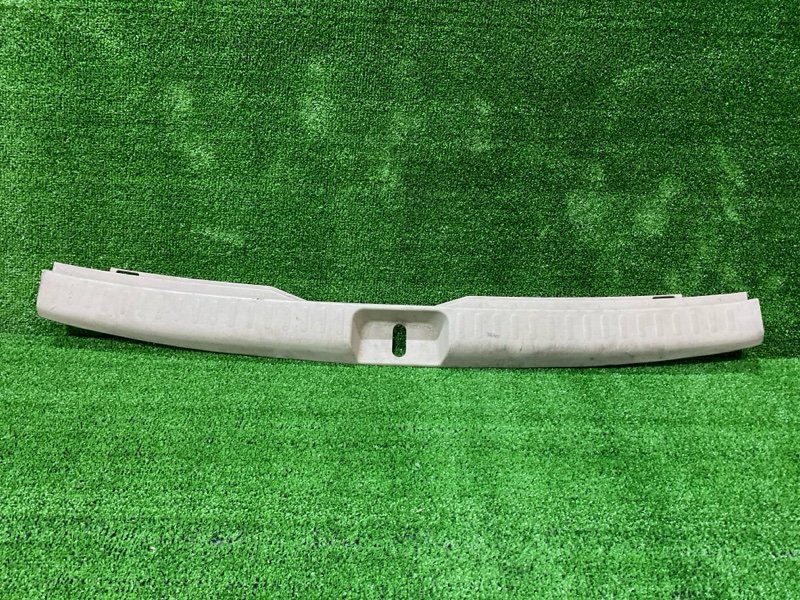 Накладка багажника Toyota Sienta NCP81 1NZ-FE
