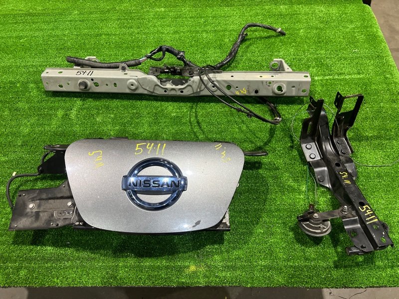 Рамка радиатора Nissan Leaf AZE0 EM57