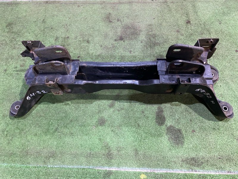 Балка поперечная Mitsubishi Diamante F17A 6G72 задняя