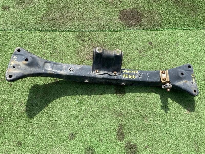 Балка поперечная Toyota Sprinter AE100 задняя