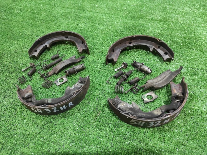 Колодки тормозные Mitsubishi Diamante F17A 6G72 задние