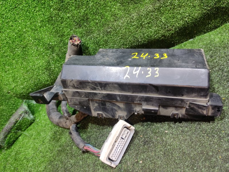 Блок реле и предохранителей Mitsubishi Dion CR6W 4G94