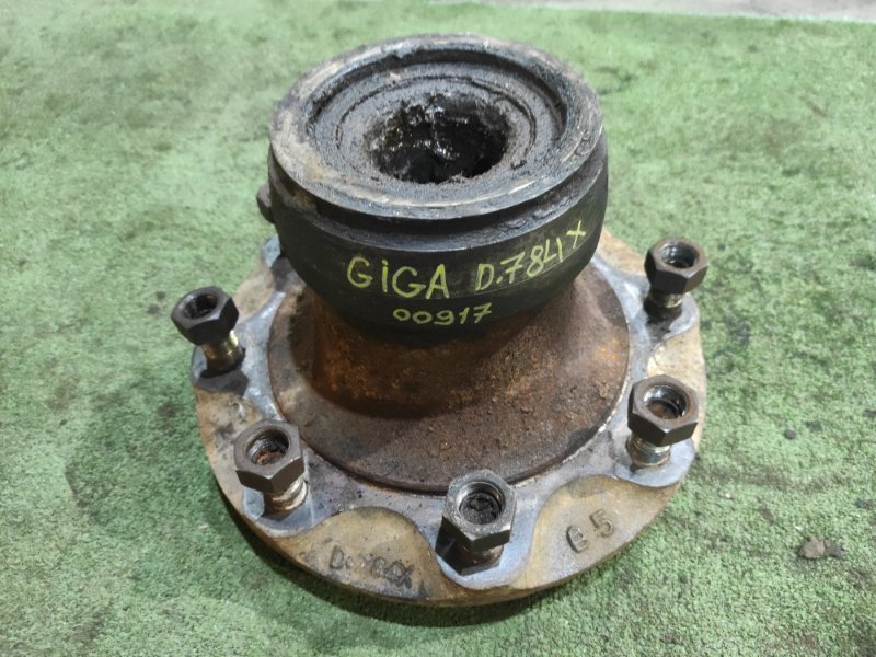 Ступица Isuzu Giga 6SD1 передняя