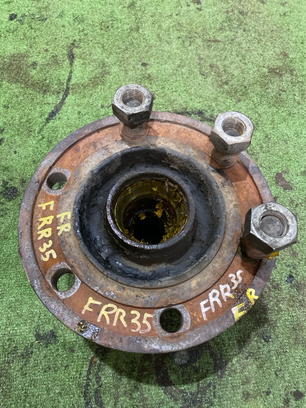 Ступица Isuzu Forward FRR35 6HL1 передняя правая (б/у)