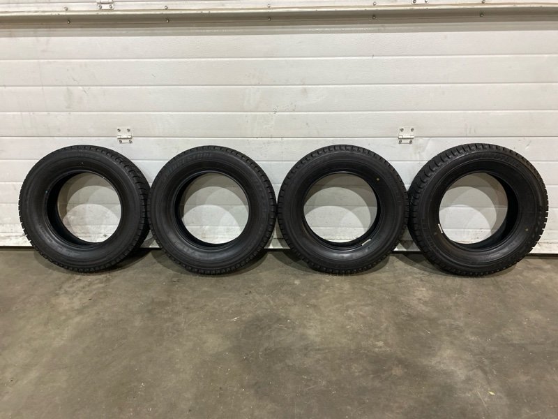Шина зимняя 165/70R13 Bridgestone Blizzak Revo 1