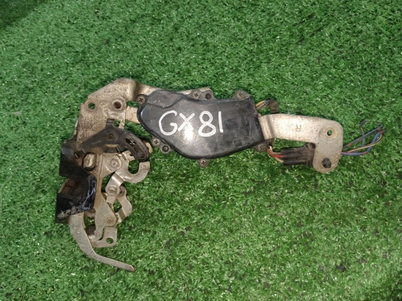 Замок дверной Toyota GX81 задний правый (б/у)
