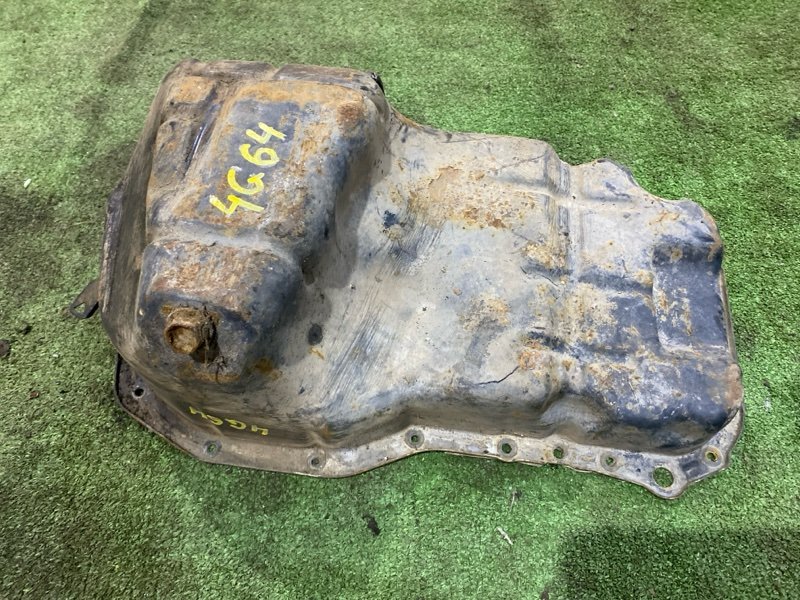 Поддон Mitsubishi 4G64 (б/у) Поддон Mitsubishi 4G64 (б/у)