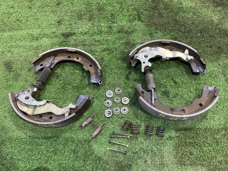 Колодки тормозные Toyota Gaia ACM10G 1AZ-FSE задние (б/у)