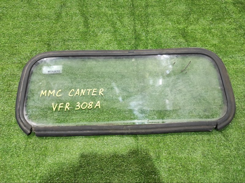 Стекло боковое Mitsubishi Canter UFR308A 89 (б/у)