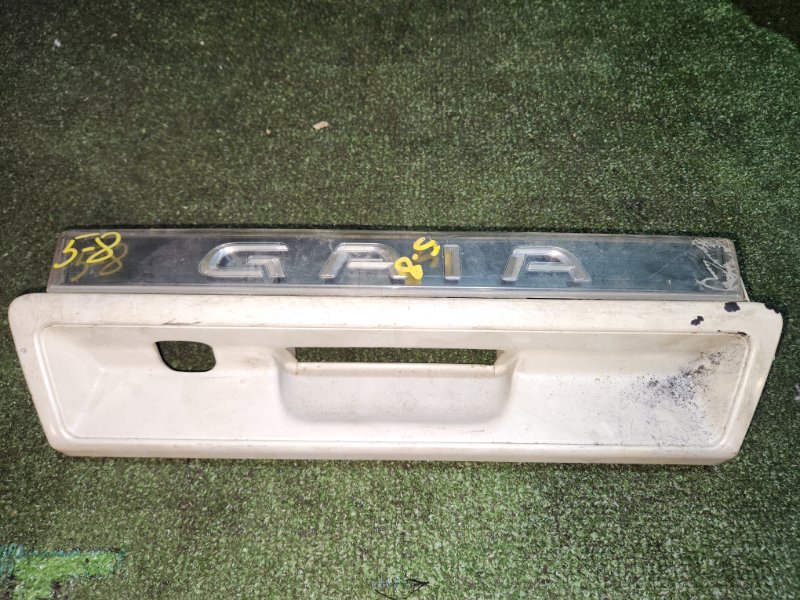 Вставка между стопов Toyota Gaia ACM10G 1AZ-FSE (б/у)