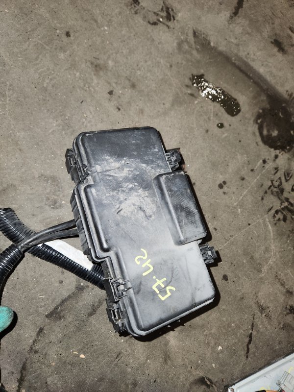 Блок реле и предохранителей Honda Stepwgn RF3 K20A (б/у)