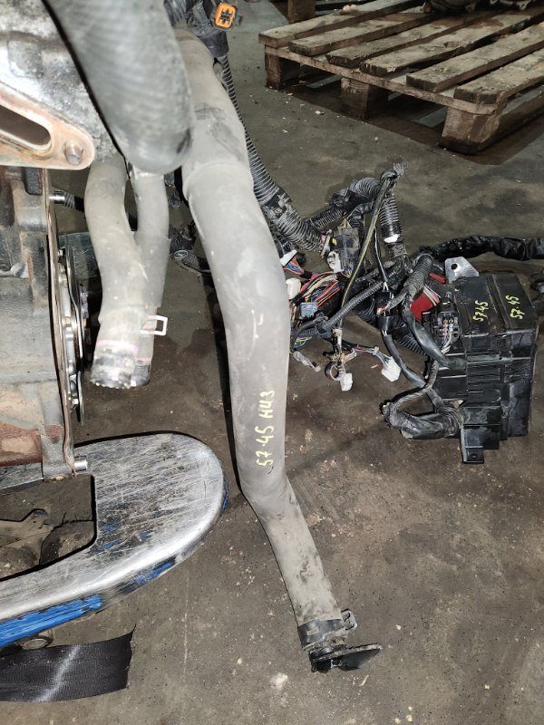 Патрубок нижний Mitsubishi Grandis NA4W 4G69 2004 (б/у)