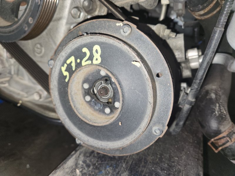 Компрессор кондиционера Toyota Voxy ZRR70 3ZR-FE 2010 (б/у)