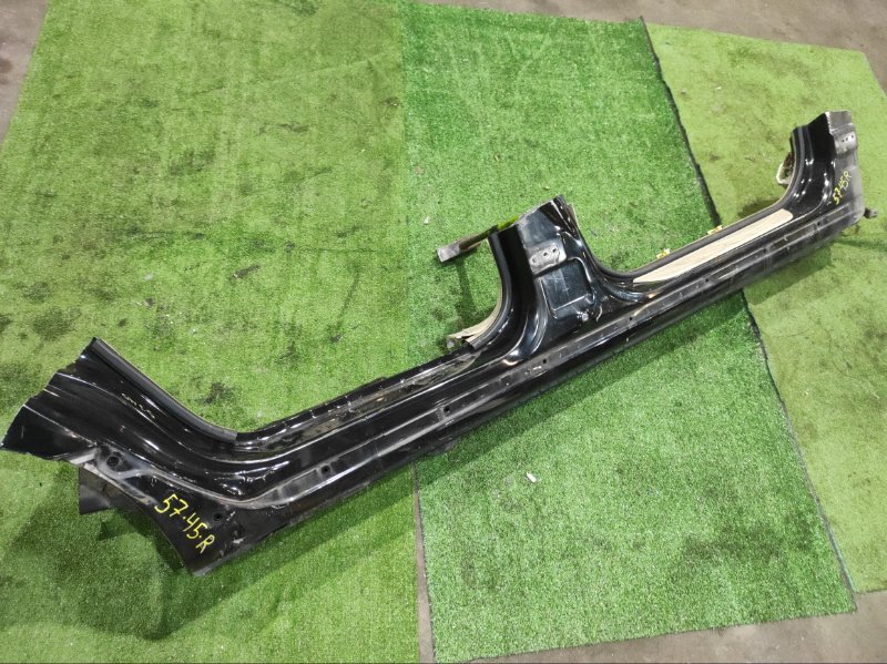 Порог Mitsubishi Grandis NA4W 4G69 2004 правый (б/у)