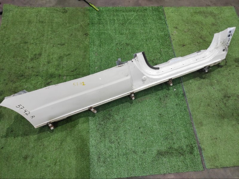 Порог Honda Stepwgn RF3 K20A правый (б/у)