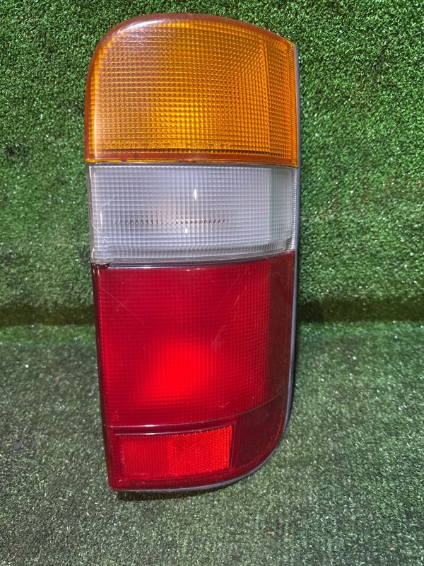 Фонарь стоп-сигнала Toyota Hiace RZH111 2ZR-E 2002 правый (б/у)
