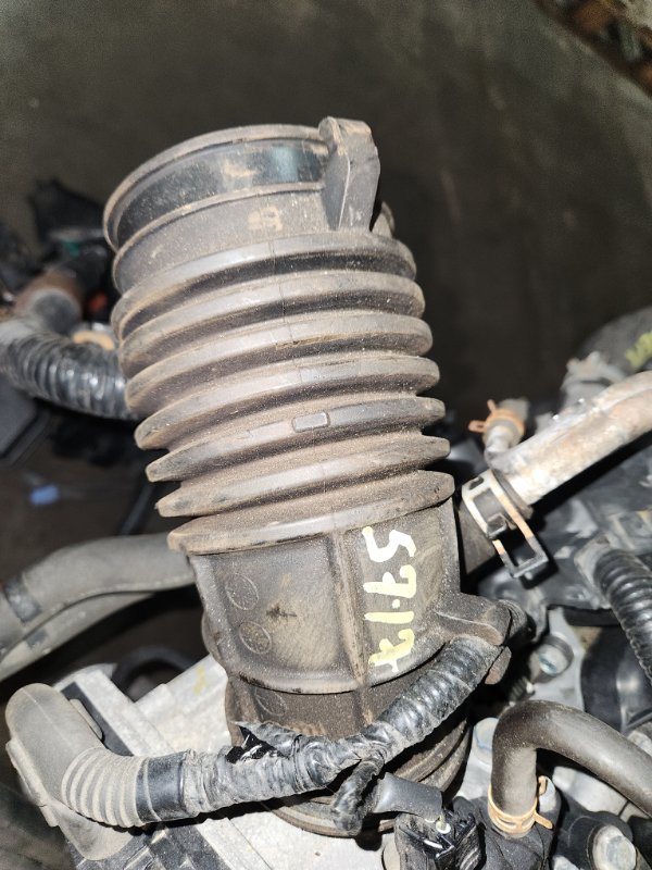 Патрубок воздушного фильтра Honda Stepwgn RK1 R20A (б/у)