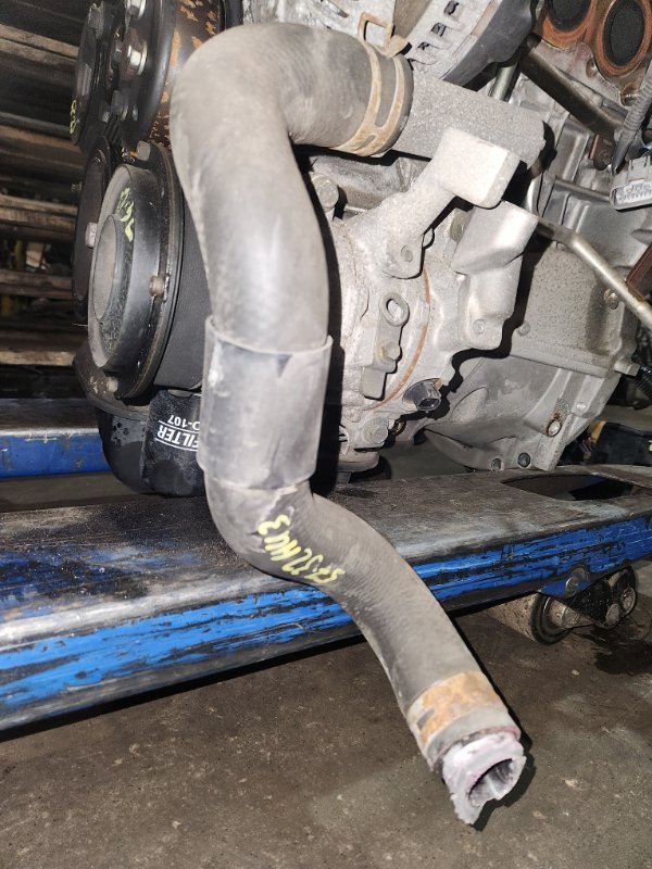 Патрубок нижний Toyota Voxy AZR60 1AZ-FSE 2005 (б/у)