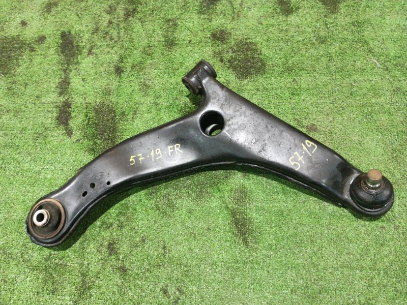 Рычаг подвески Mitsubishi Grandis NA4W 4G69 2008 передний правый (б/у)