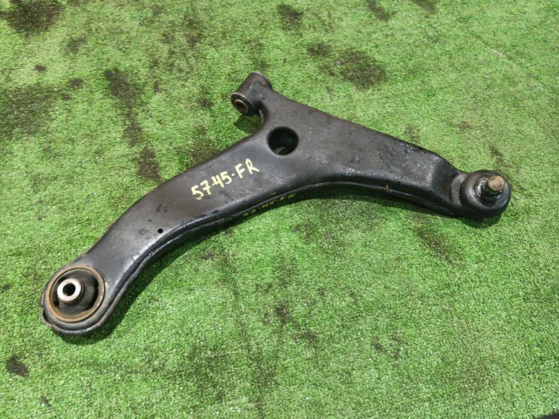 Рычаг подвески Mitsubishi Grandis NA4W 4G69 2004 передний правый (б/у)