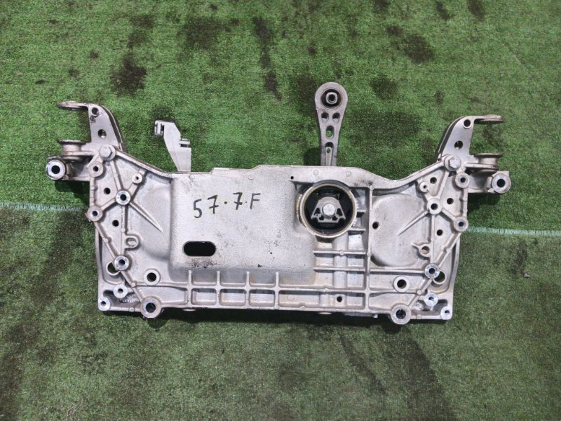 Балка под ДВС Audi A3 8PA CAXC 2003 передняя (б/у)