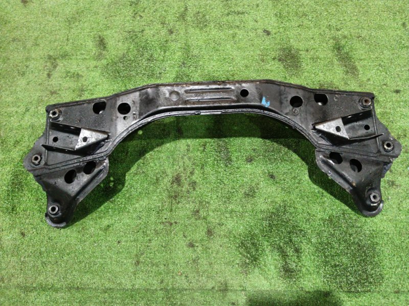 Балка поперечная BMW 525i E34 M20B25 1989 передняя (б/у) Балка поперечная BMW 525i E34 M20B25 1989 передняя (б/у)