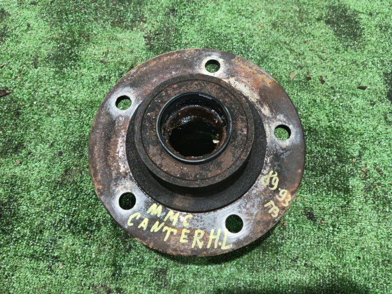 Ступица Mitsubishi Canter 89 задняя левая (б/у) Ступица Mitsubishi Canter 89 задняя левая (б/у)