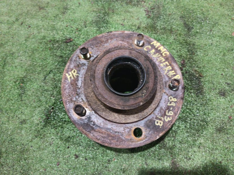 Ступица Mitsubishi Canter 89 задняя правая (б/у) Ступица Mitsubishi Canter 89 задняя правая (б/у)