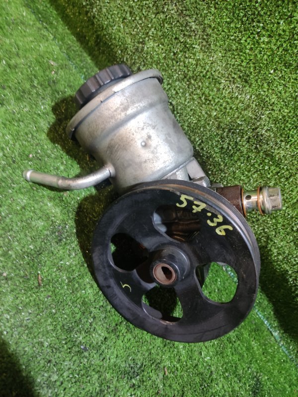 Насос гидроусилителя Toyota Vitz SCP10 1SZ-FE 2004 (б/у) Насос гидроусилителя Toyota Vitz SCP10 1SZ-FE 2004 (б/у)