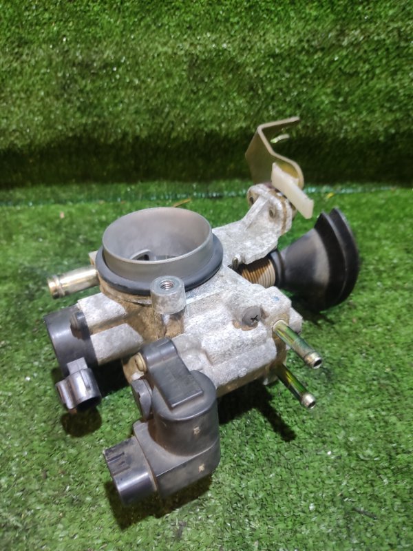 Заслонка дроссельная Toyota Vitz SCP10 1SZ-FE 2004 (б/у) Заслонка дроссельная Toyota Vitz SCP10 1SZ-FE 2004 (б/у)