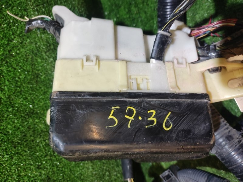 Блок реле и предохранителей Toyota Vitz SCP10 1SZ-FE 2004 (б/у) Блок реле и предохранителей Toyota Vitz SCP10 1SZ-FE 2004 (б/у)