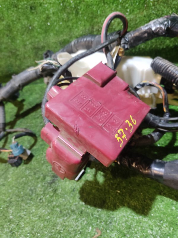 Клемма АКБ Toyota Vitz SCP10 1SZ-FE 2004 (б/у) Клемма АКБ Toyota Vitz SCP10 1SZ-FE 2004 (б/у)