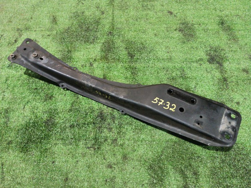 Балка продольная Toyota Voxy AZR60 1AZ-FSE 2005 (б/у)