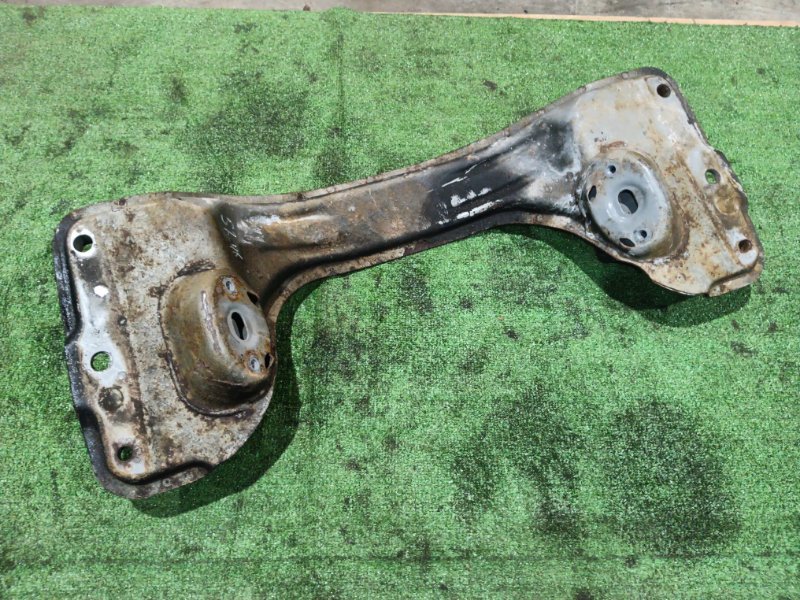 Балка продольная Toyota Hiace RZH111 2ZR-E 2002 передняя (б/у)