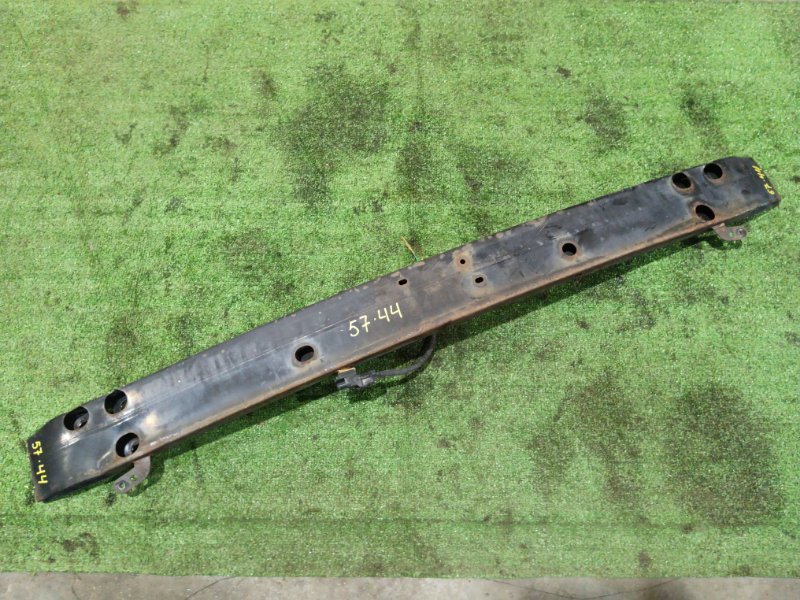 Усилитель бампера Toyota Voxy ZRR70 3ZR-FE 2008 (б/у)