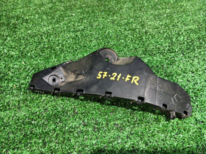 Клипса бампера Toyota BB QNC25 K3-VE 2008 передняя правая (б/у)