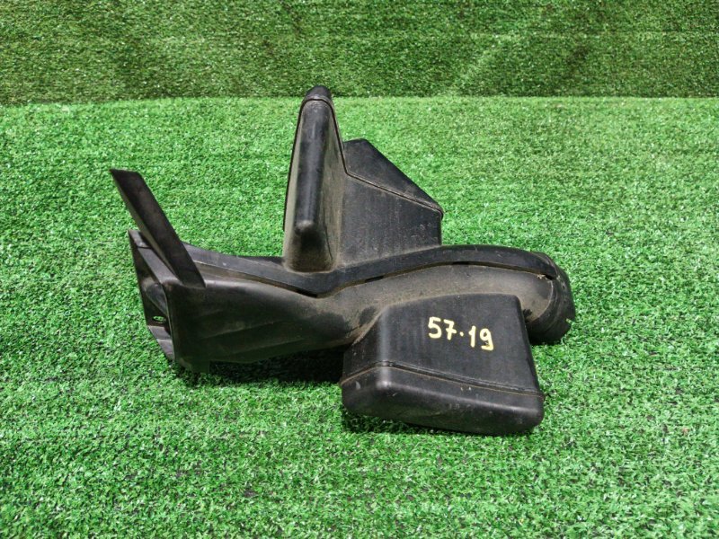 Воздухозаборник Mitsubishi Grandis NA4W 4G69 2008 (б/у)