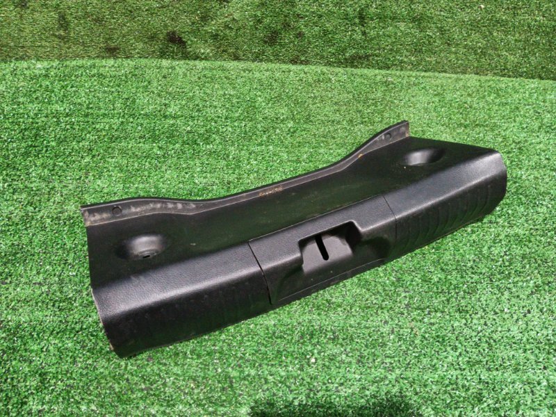 Накладка багажника Nissan Tiida NC11 HR15DE 2007 (б/у)