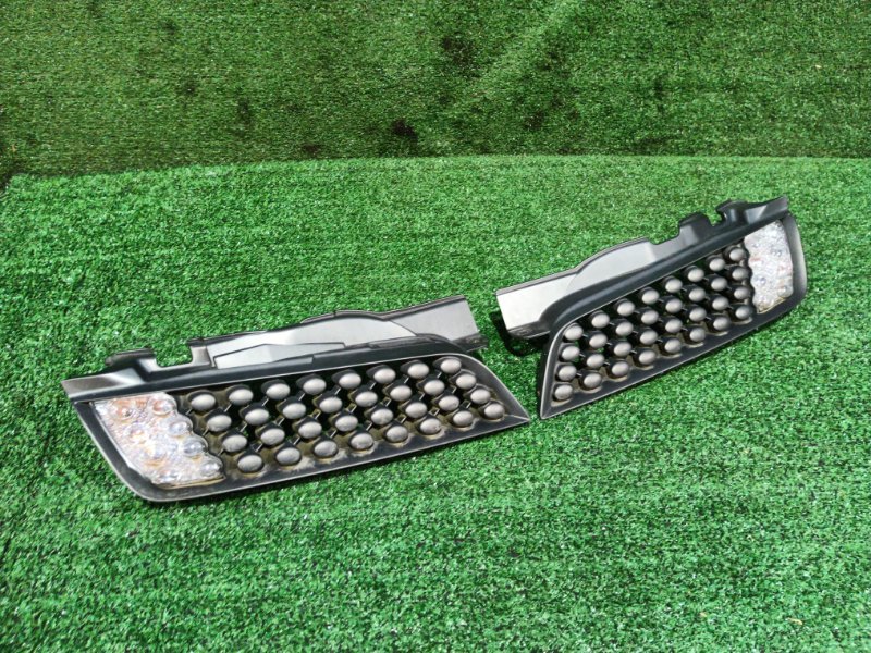 Решетка радиатора Nissan March AK12 CR12DE 2006 (б/у)