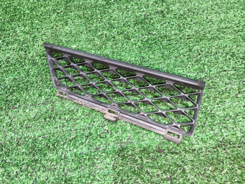 Решетка радиатора Nissan WINGROAD WFY11 QG15DE 2004 передняя правая (б/у)