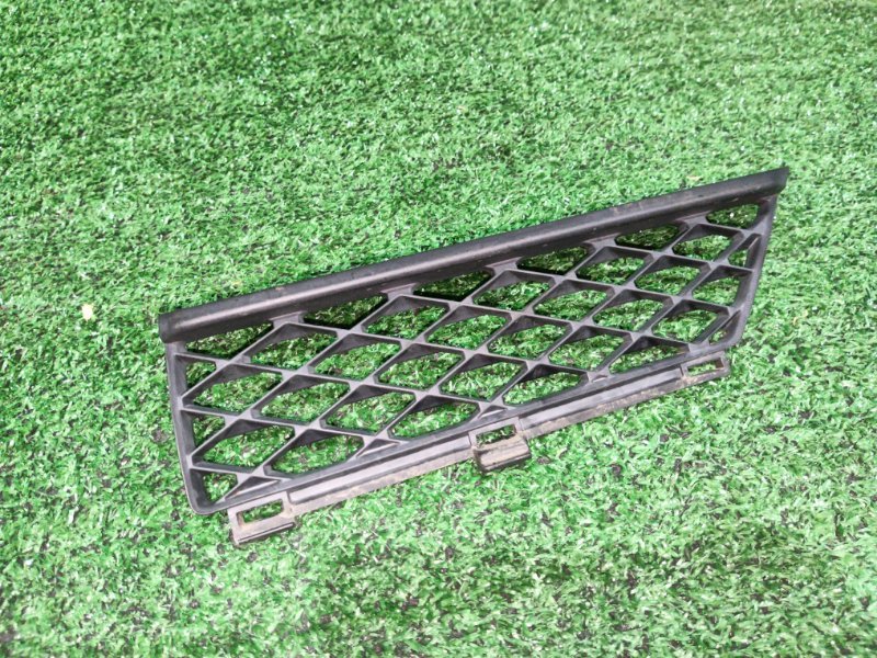 Решетка радиатора Nissan WINGROAD WFY11 QG15DE 2004 передняя левая (б/у)