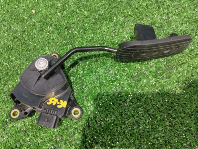 Педаль Nissan Tiida NC11 HR15DE 2007 (б/у)