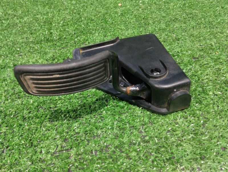 Педаль Toyota Hiace RZH111 2RZ-E 2002 (б/у)